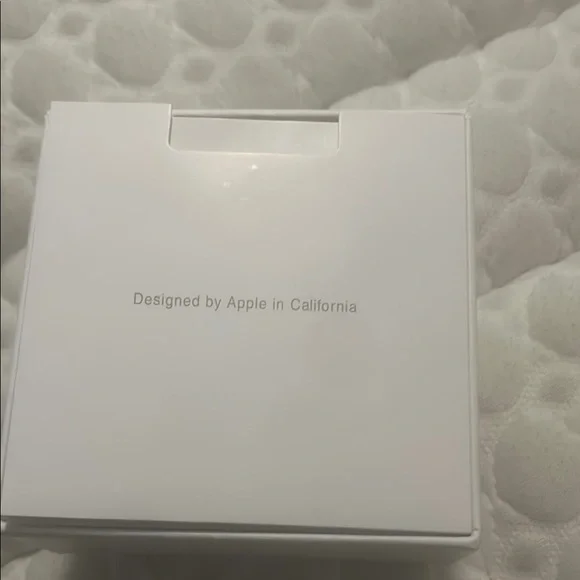 Apple White Wireless Earbuds - Picture 3 of 4